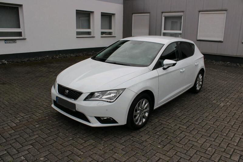 Weiß Gebraucht 2015 Seat Leon Style Kleinwagen | 8.800 € (Guter Preis) - Bild 1/4