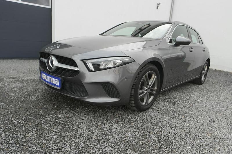 Gebraucht Mercedes A200 Progressive 163 PS (119 kW) 2019 Grau Limousine