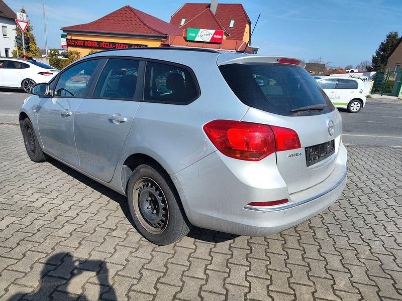 Gebraucht Opel Astra 131 PS (96 kW) 2013 Silber Kombi