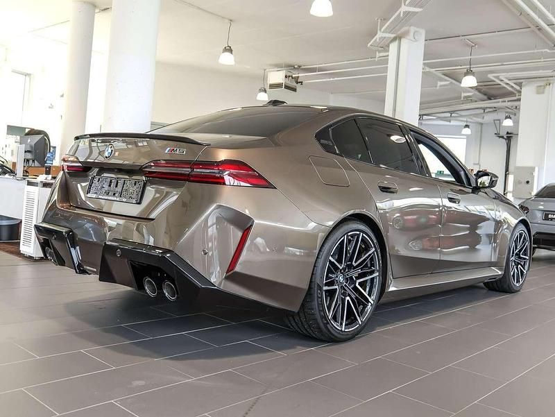 Neu BMW M5 Performance 727 PS (534 kW) 2026 Sepang bronze metallic Limousine