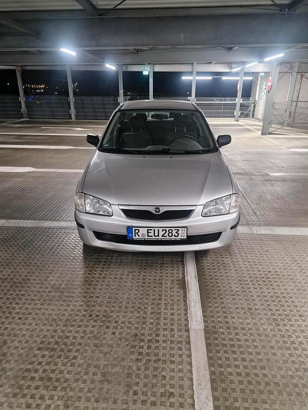 Silber Gebraucht 1999 Mazda 323F Kleinwagen | 1.590 € (Fairer Preis) - Bild 1/4