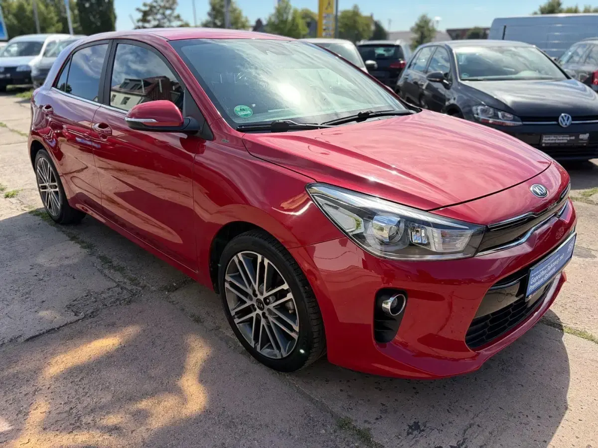 Gebraucht Kia Rio Spirit 99 PS (72 kW) 2017 Rot Kleinwagen