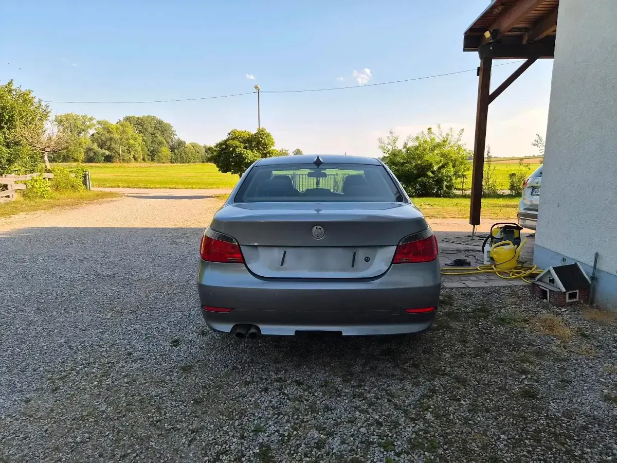 Gebraucht BMW 525 193 PS (141 kW) 2004 Silber Limousine