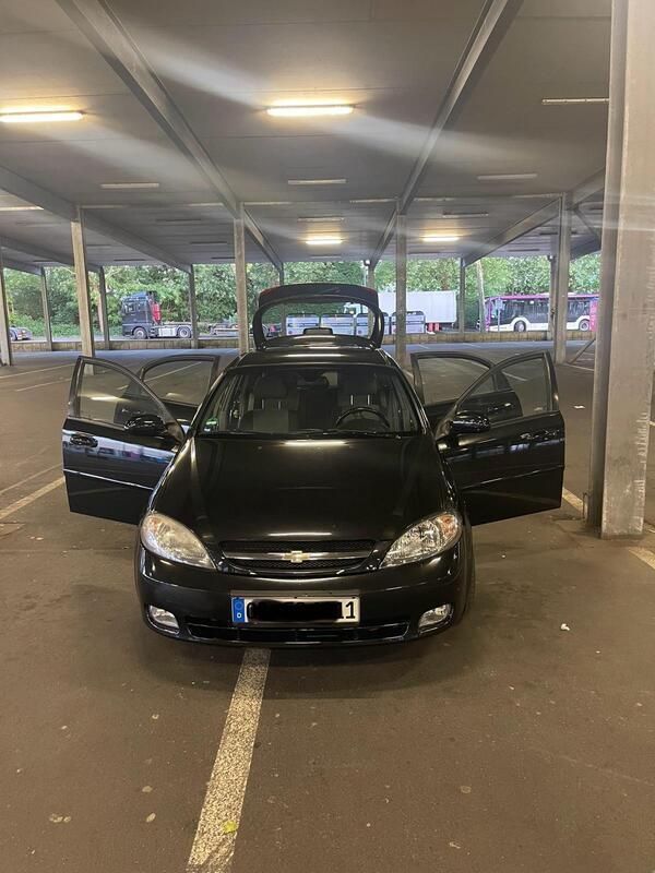 Schwarz Gebraucht 2006 Chevrolet Lacetti CDX Kombi | 2.190 € - Bild 1/4