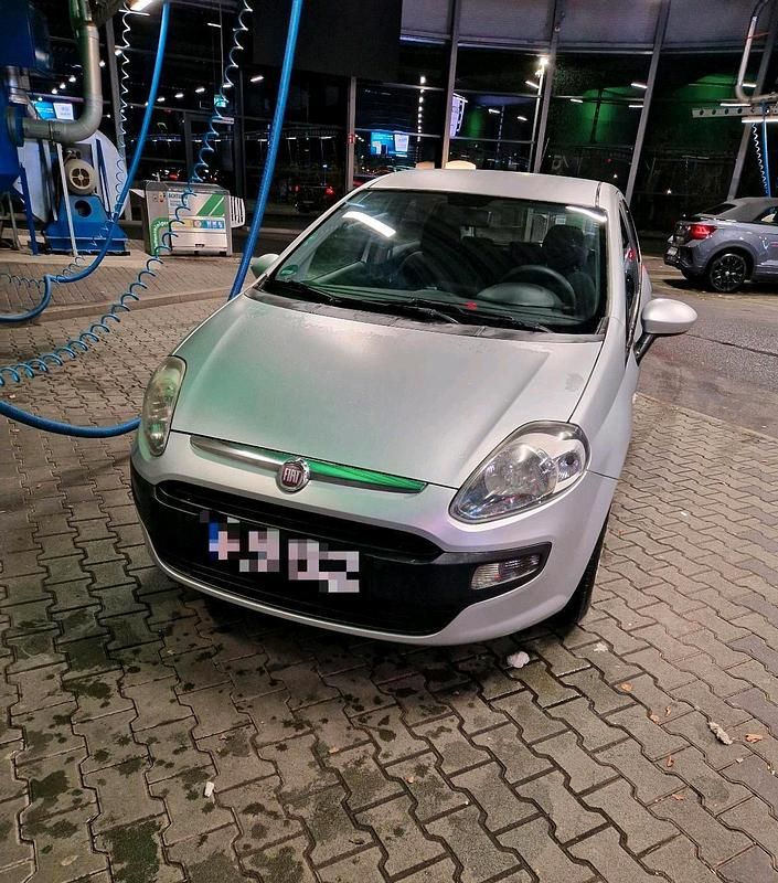 Silber Gebraucht 2011 Fiat Punto Kleinwagen | 2.500 € (Guter Preis) - Bild 1/4