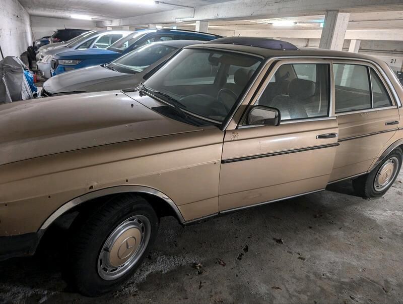 Gold Gebraucht 1982 Mercedes 200 Limousine | 4.500 € - Bild 1/4