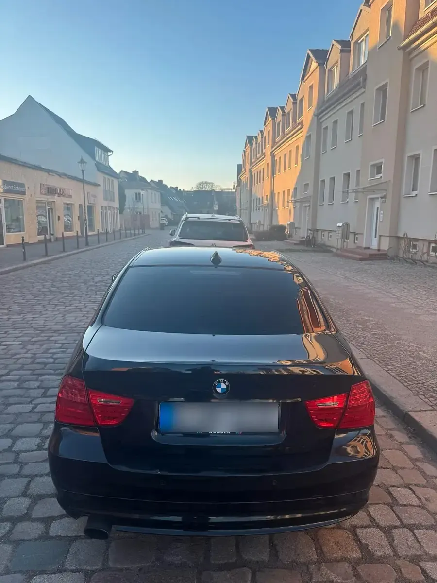 Gebraucht BMW 320 210 PS (154 kW) 2008 Schwarz Limousine