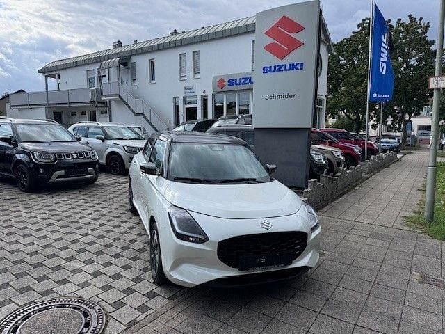 Weiß Neu 2025 Suzuki Swift Comfort+ Limousine | 17.990 € - Bild 1/4