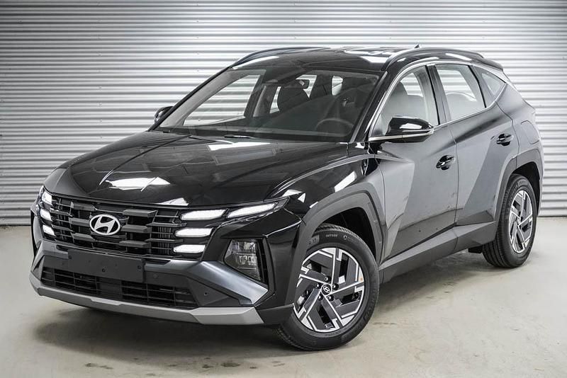 Abyss black metallic () Neu 2025 Hyundai Tucson Comfort SUV | 27.579 € (Superpreis) - Bild 1/4