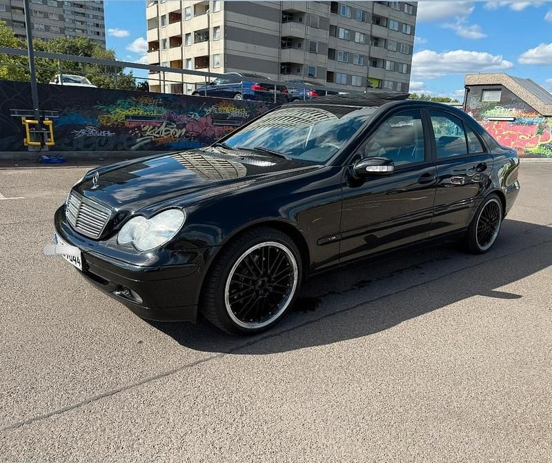 Schwarz Gebraucht 2005 Mercedes C200 Limousine | 2.799 € (Guter Preis) - Bild 1/4