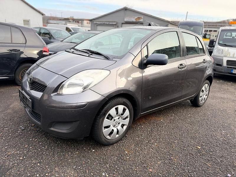Gebraucht Toyota Yaris 99 PS (72 kW) 2011 Grau Kleinwagen