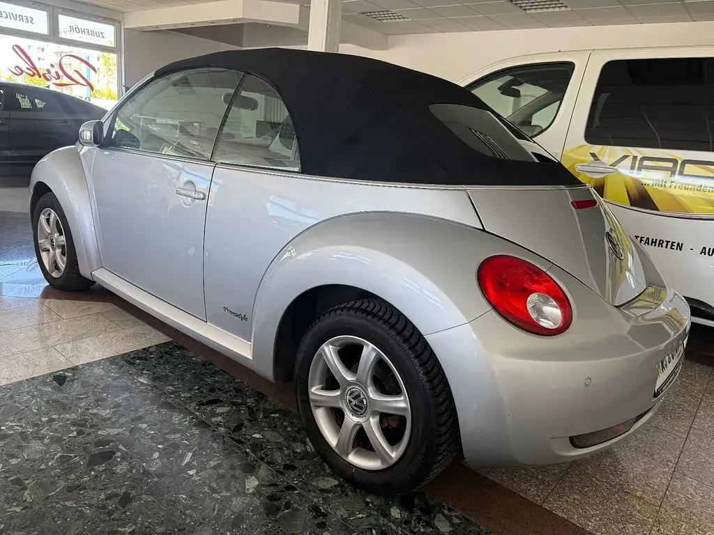 Gebraucht VW New Beetle Freestyle 102 PS (75 kW) 2010 Silber Kleinwagen