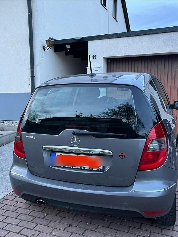 Grau Gebraucht 2011 Mercedes A170 Kleinwagen | 5.000 € - Bild 1/4