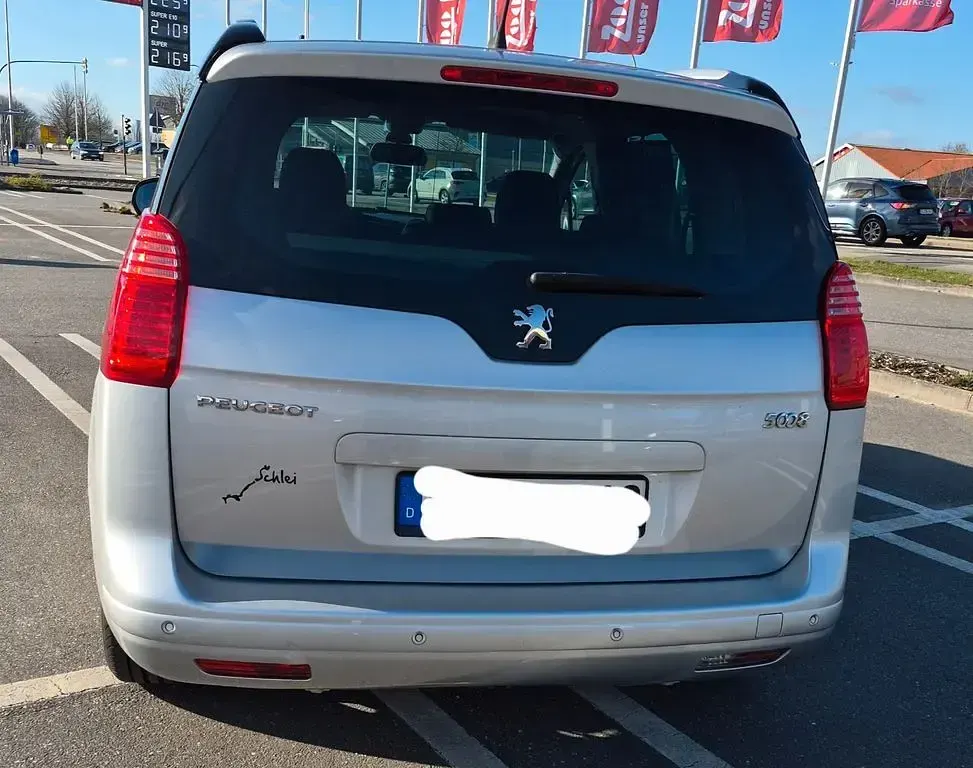 Gebraucht Peugeot 5008 Active 150 PS (110 kW) 2013 Silber Van / Kleinbus