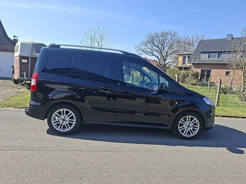 Gebraucht Ford Tourneo Courier Titanium 101 PS (74 kW) 2019 Schwarz Van / Kleinbus