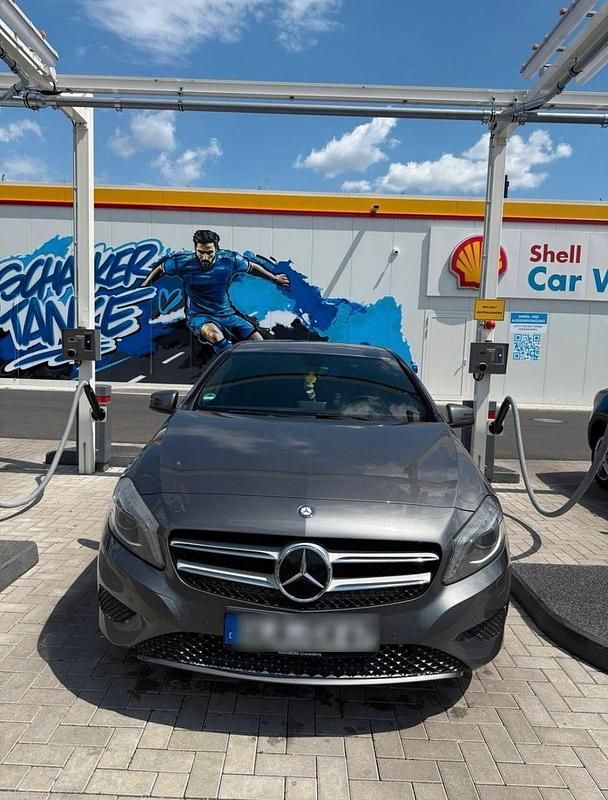 Grau Gebraucht 2014 Mercedes A200 Kleinwagen | 11.000 € (Fairer Preis) - Bild 1/4