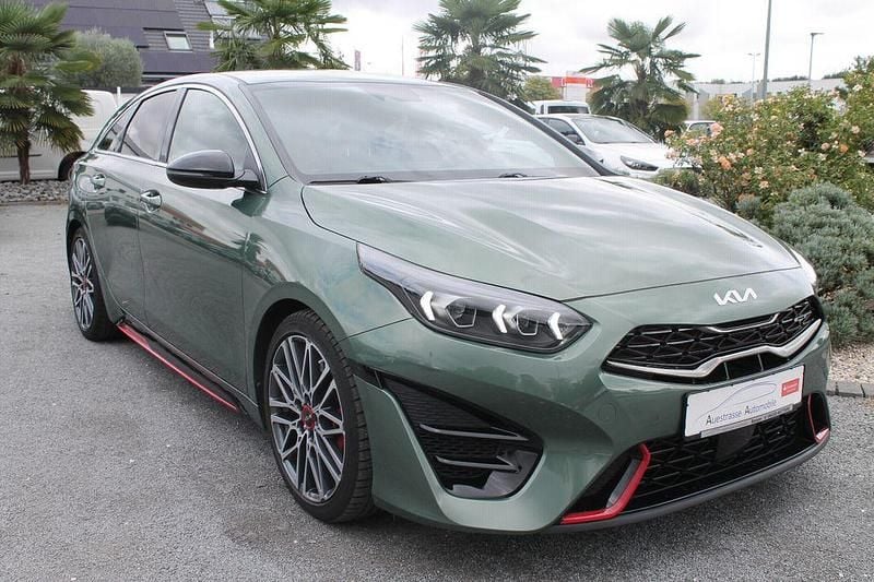 Grün Gebraucht 2022 Kia ProCeed GT Kleinwagen | 28.790 € (Fairer Preis) - Bild 1/4