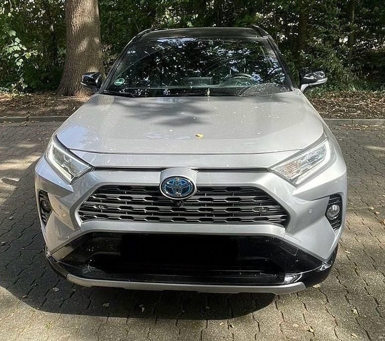 Grau Gebraucht 2019 Toyota RAV4 Style SUV | 21.500 € (Guter Preis) - Bild 1/4