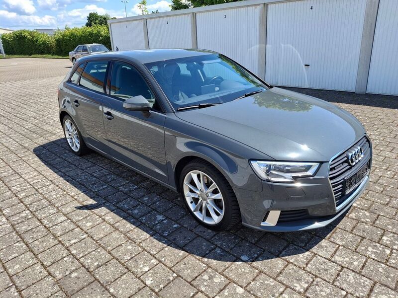 Grau Gebraucht 2017 Audi A3 Sportback Sport Limousine | 12.000 € (Superpreis) - Bild 1/4