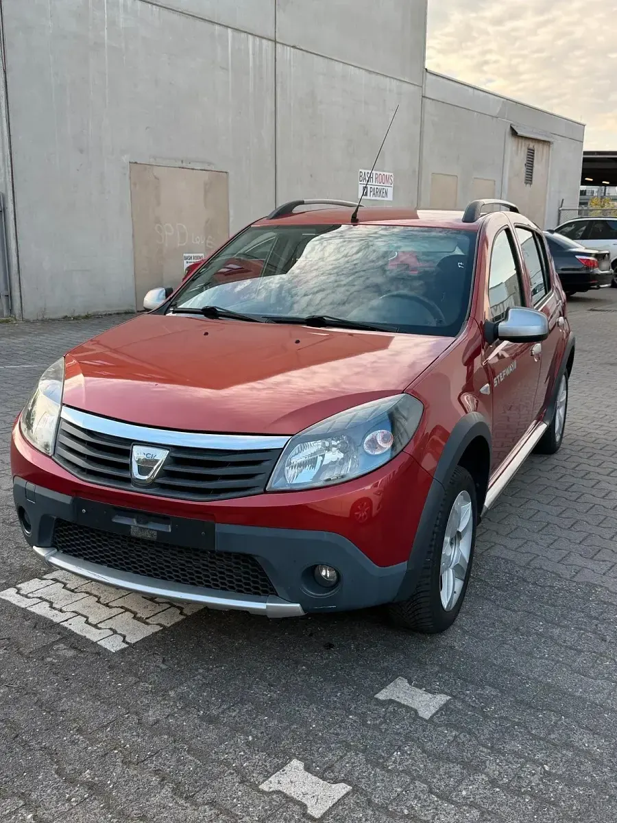 Gebraucht Dacia Sandero 68 PS (50 kW) 2010 Rot Limousine