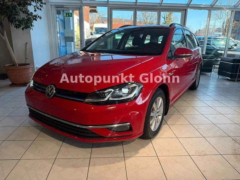 Gebraucht VW Golf VII Comfortline 131 PS (96 kW) 2019 Rot Kombi