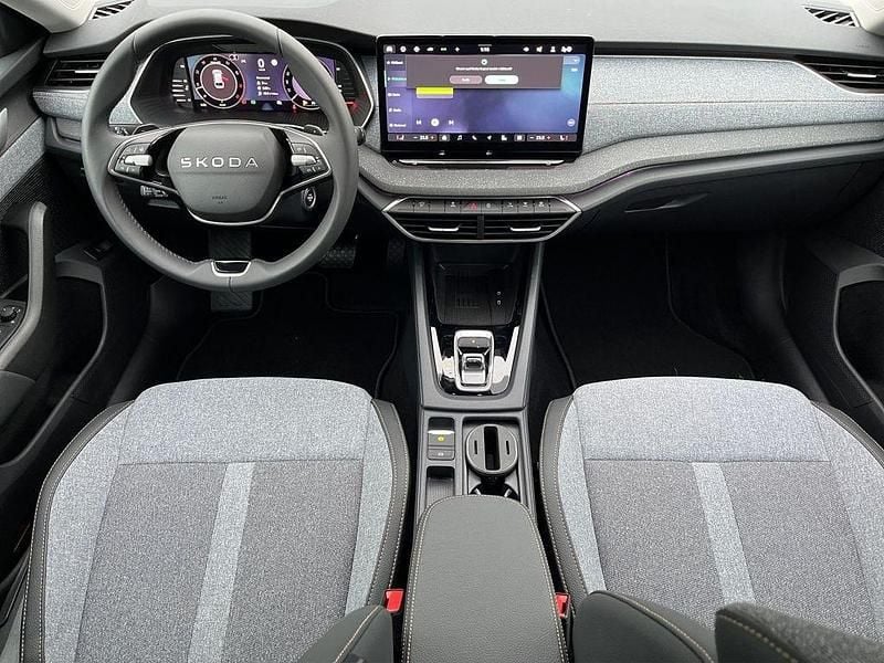 Neu Skoda Octavia Selection 150 PS (110 kW) 2025 Blackmagic perleffekt Kombi