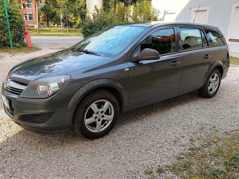 Grau Gebraucht 2009 Opel Astra Limousine | 2.500 € (Fairer Preis) - Bild 1/4