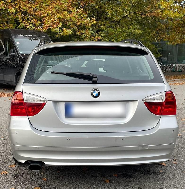 Gebraucht BMW 318 142 PS (104 kW) 2008 Grau Kombi