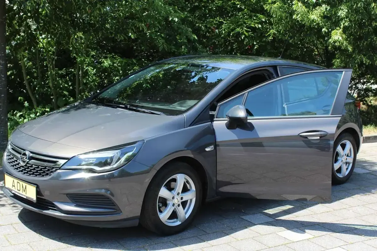 Gebraucht Opel Astra Edition 125 PS (91 kW) 2016 Graumetallic Limousine