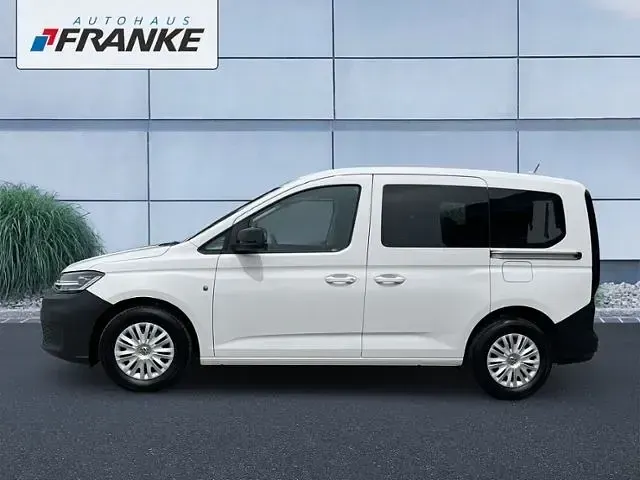 Gebraucht VW Caddy Basis 102 PS (75 kW) 2022 Candyweiß Van / Kleinbus