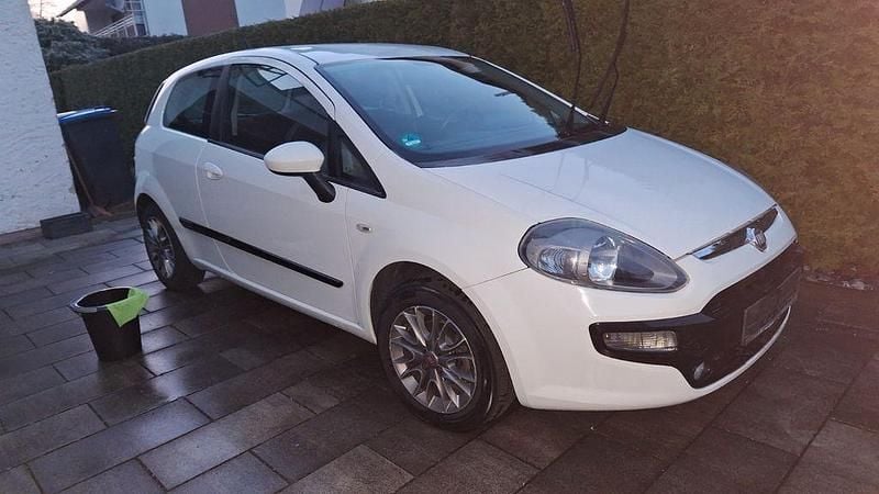 Weiß Gebraucht 2011 Fiat Punto Kleinwagen | 3.000 € (Guter Preis) - Bild 1/4