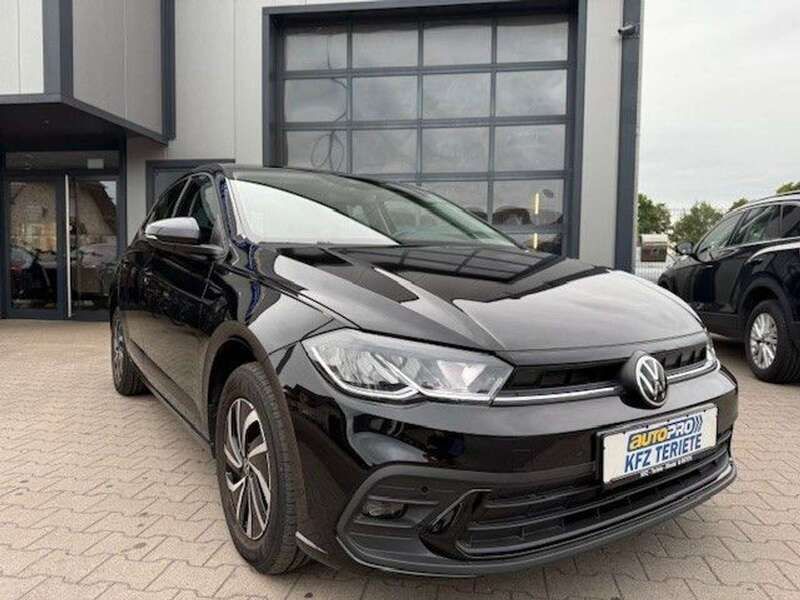 Schwarz Gebraucht 2024 VW Polo Life Kleinwagen | 19.890 € (Guter Preis) - Bild 1/4