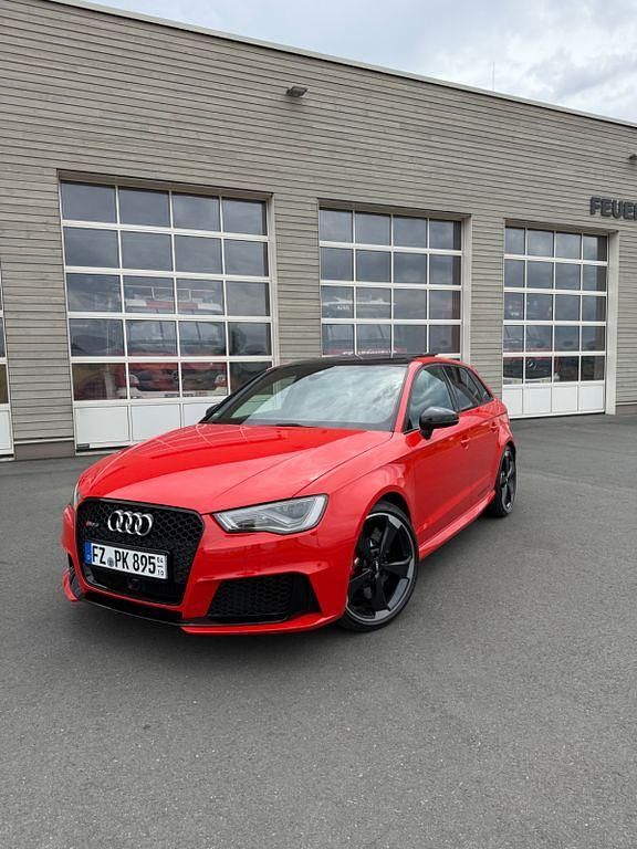 Rot Gebraucht 2015 Audi RS3 Comfort Kleinwagen | 44.490 € (Fairer Preis) - Bild 1/4