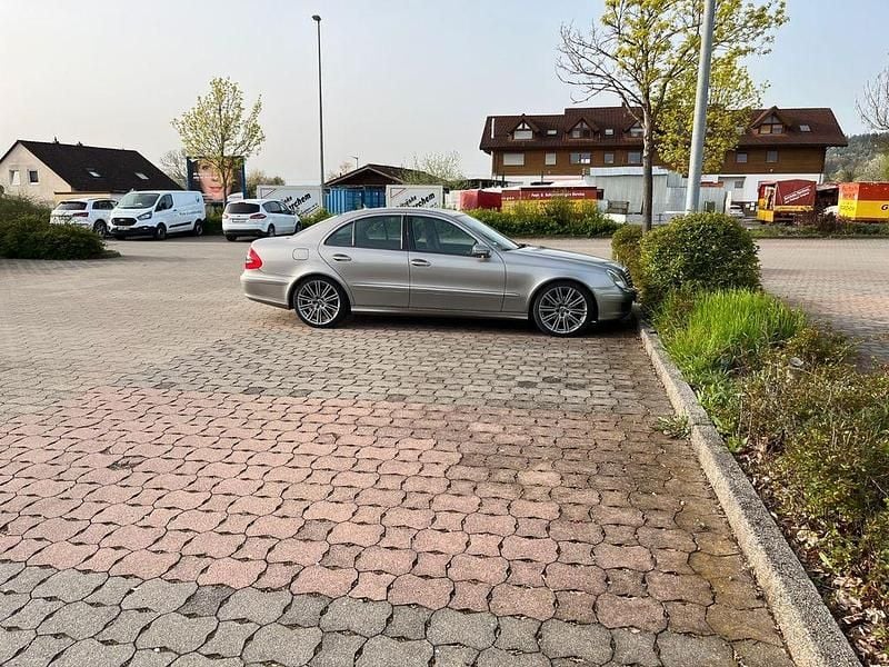 Gebraucht Mercedes E200 Elegance 184 PS (135 kW) 2007 Silber Limousine