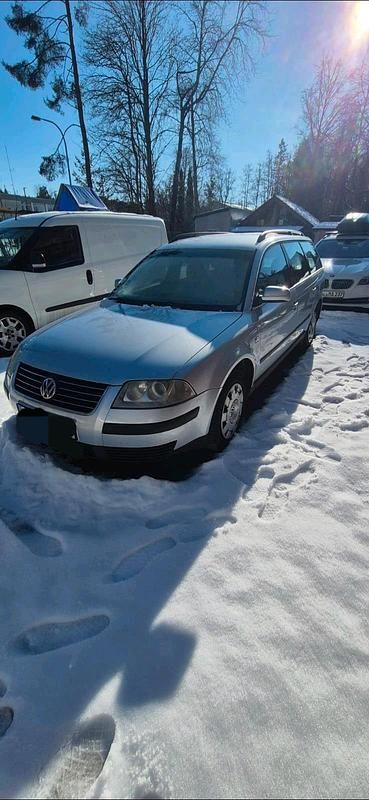 Silber Gebraucht 2003 VW Passat Kombi | 2.500 € (Teuer) - Bild 1/4