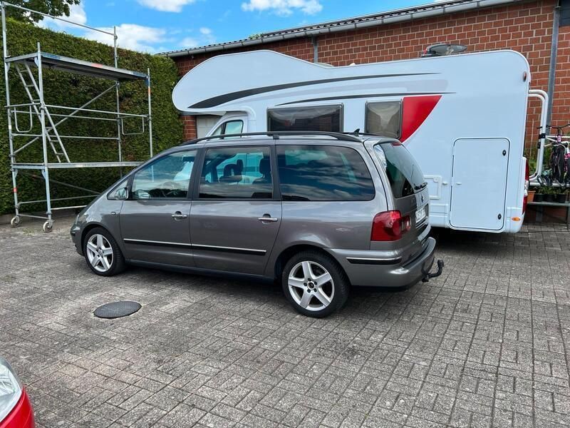Grau Gebraucht 2009 VW Sharan United Van / Kleinbus | 6.900 € (Teuer) - Bild 1/2