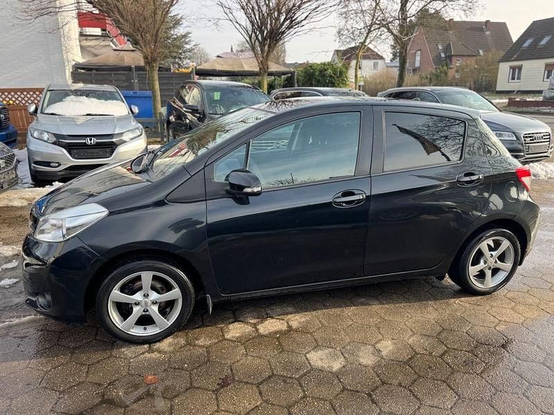 Gebraucht Toyota Yaris 69 PS (50 kW) 2013 Schwarz Kleinwagen