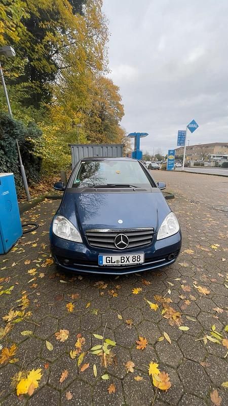 Blau Gebraucht 2010 Mercedes A160 Limousine | 7.500 € (Etwas zu teuer) - Bild 1/4