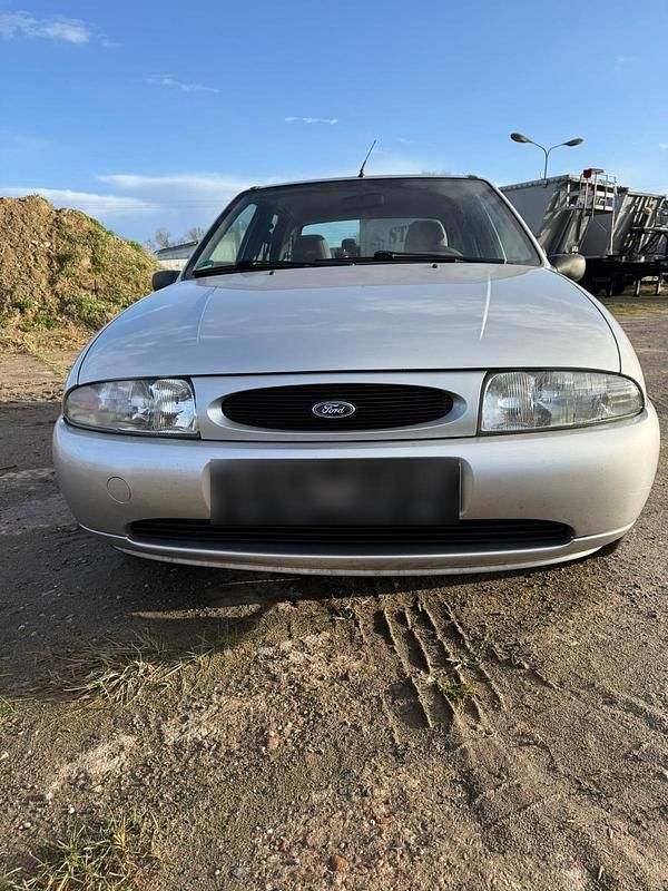 Gebraucht Ford Fiesta 75 PS (55 kW) 1999 Silber Kleinwagen