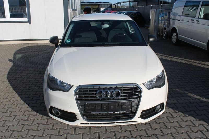 Gebraucht Audi A1 Attraction 86 PS (63 kW) 2014 Weiß Kleinwagen