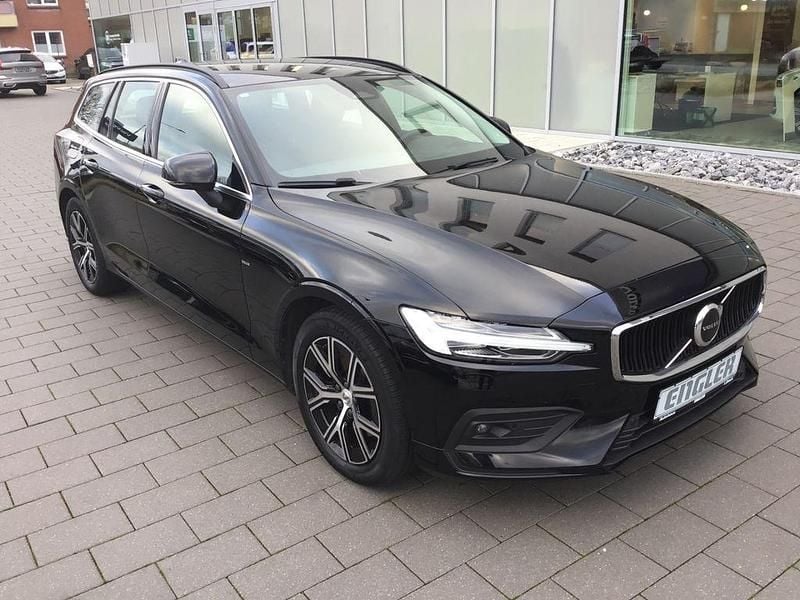 Gebraucht Volvo V60 Core 197 PS (144 kW) 2022 Black solid Kombi