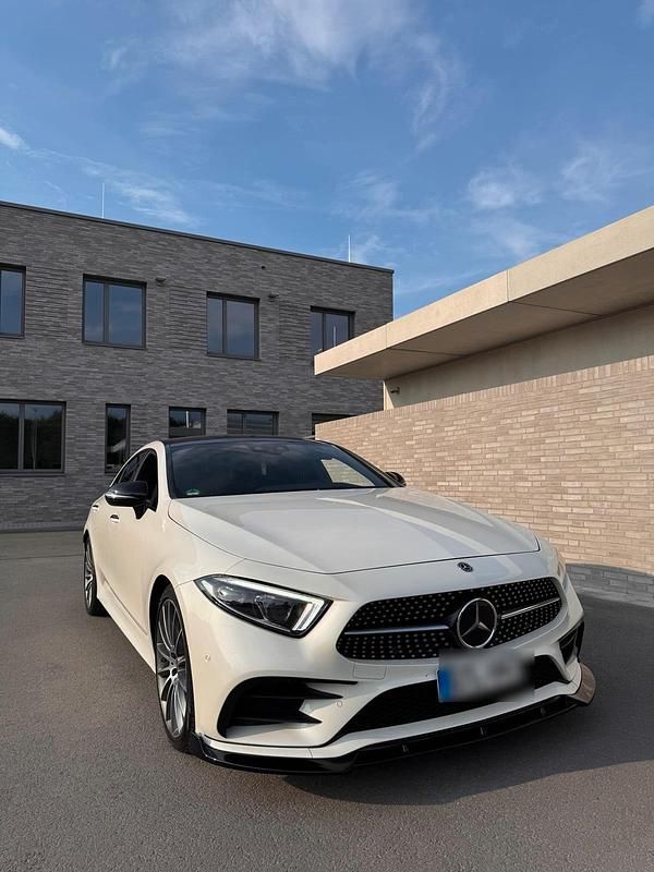 Weiß Gebraucht 2018 Mercedes CLS350 AMG Limousine | 31.999 € (Fairer Preis) - Bild 1/4
