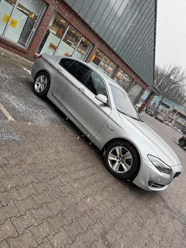 Gebraucht BMW 523 204 PS (150 kW) 2010 Silber Limousine