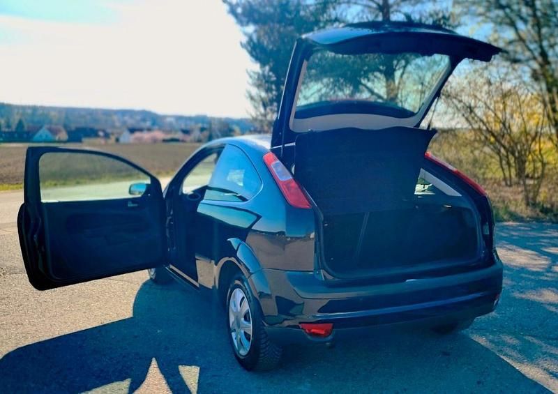 Second-hand Ford Focus 80 CP (58 kW) 2006 Albastru Berlinǎ