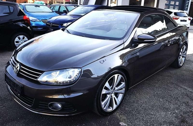 Gebraucht VW Eos Basis 122 PS (89 kW) 2011 Black oak brown metallic Cabrio