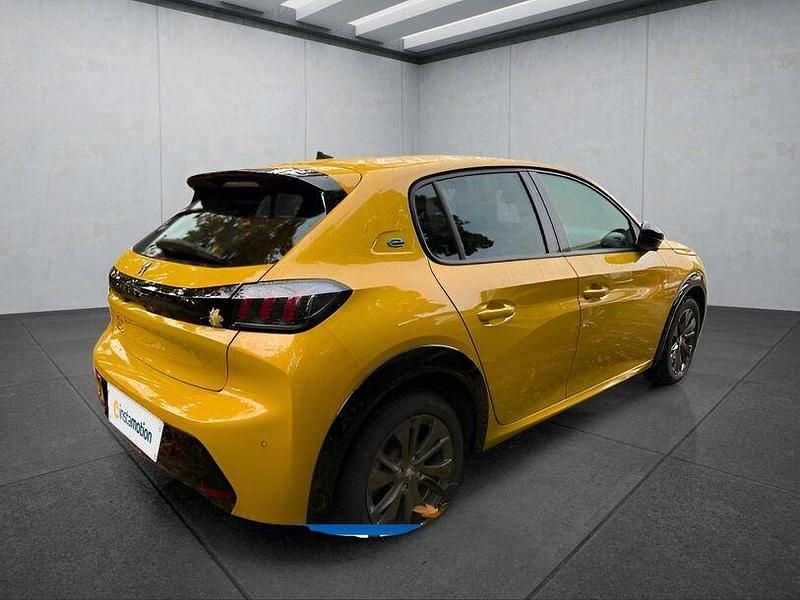 Gebraucht Peugeot e-208 Allure 100 kW (136 PS) 2023 Gelb Kleinwagen