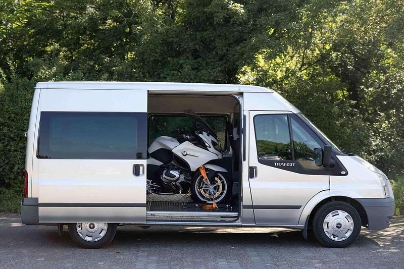Silber Gebraucht 2009 Ford Tourneo Van / Kleinbus | 12.500 € - Bild 1/4