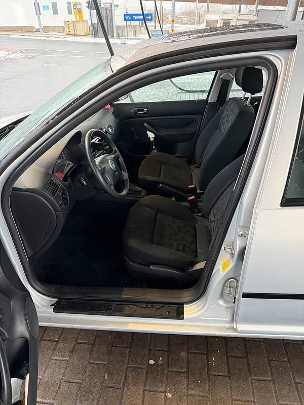 Second-hand VW Bora 101 CP (74 kW) 1999 Argintiu Berlinǎ