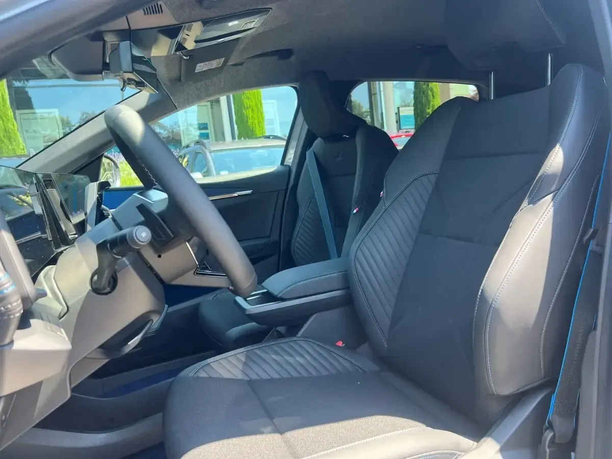 Neu Renault Megane E-Tech Esprit Alpine 160 kW (218 PS) 2026 Grau kqj + schwarz gne Limousine