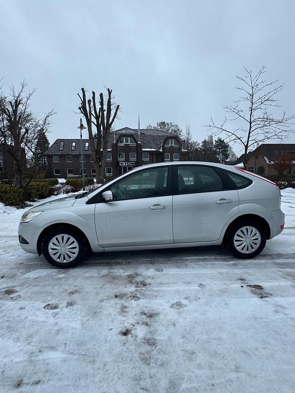 Gebraucht Ford Focus 101 PS (74 kW) 2010 Silber Limousine